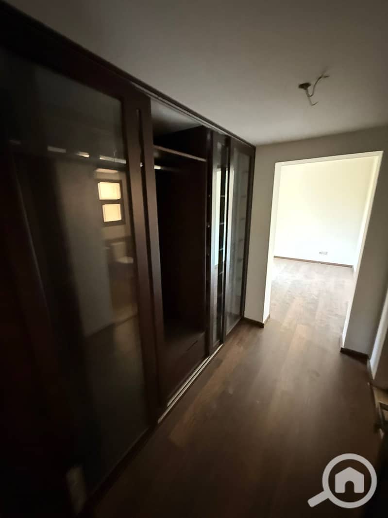 6 bfeb0beb-f514-40f2-ba4a-31054be3d2d6. jpg