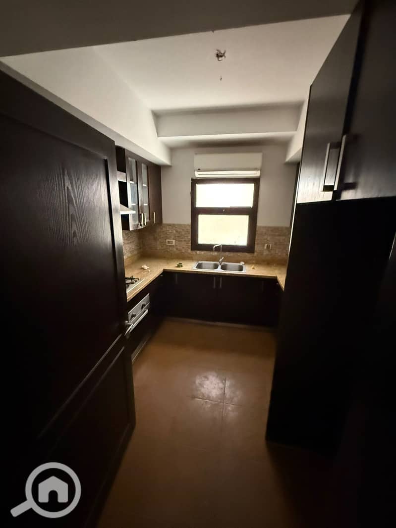 10 42b18a32-3c47-4312-890d-3afa80504ad0. jpg