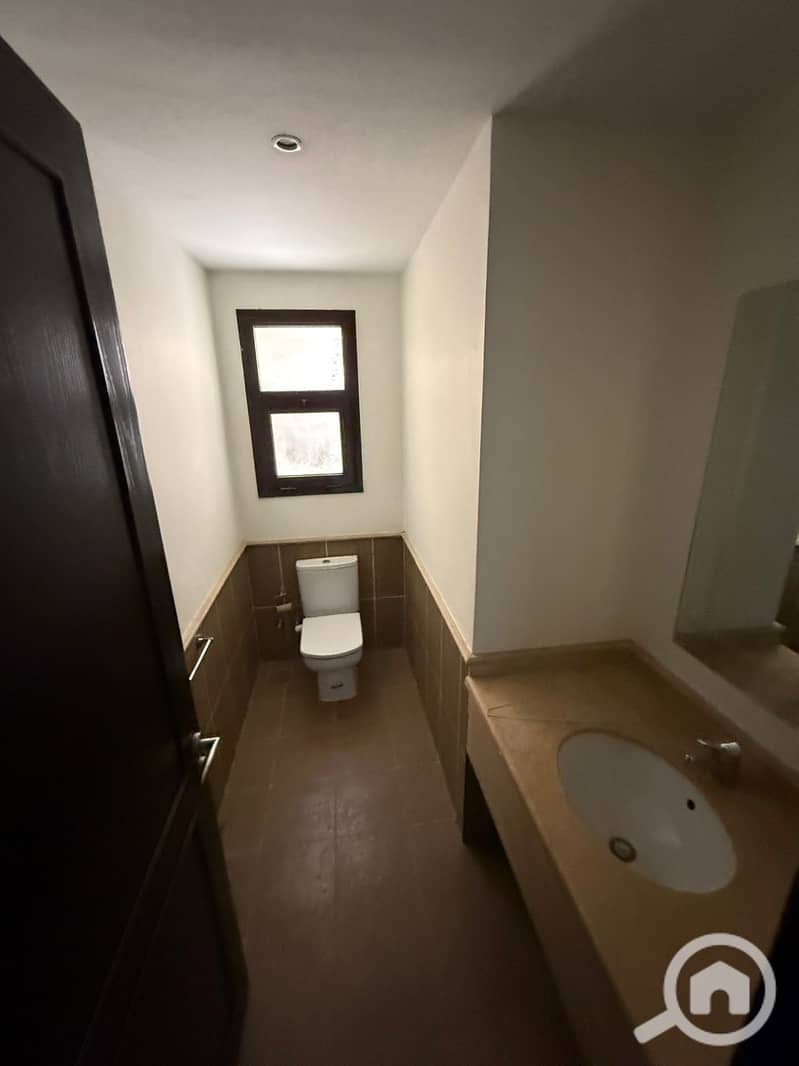 11 15f17626-f1f9-4e3d-a908-b381523ed512. jpg