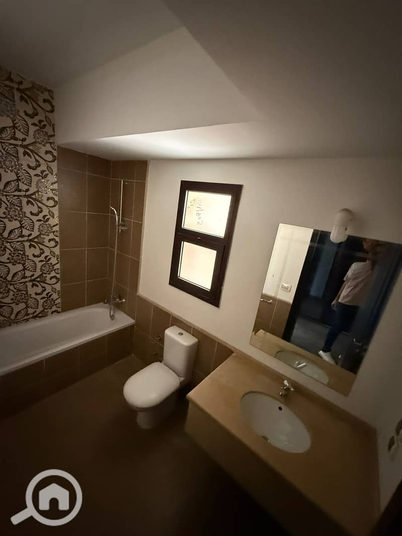 15 213eed61-2f3f-40cd-9933-d9850a6ae2bd. jpg