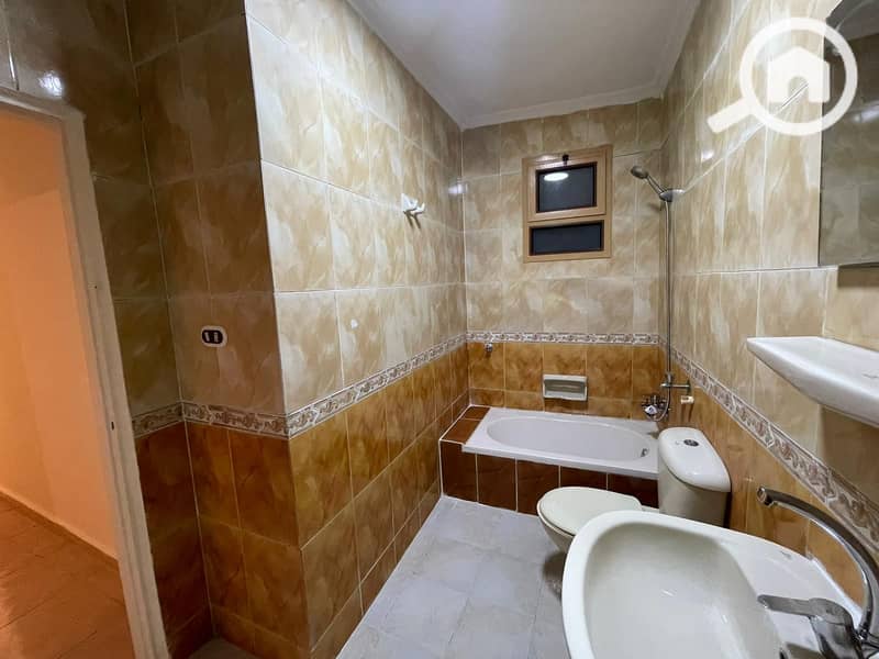 7 5f4bd846-f1ba-4e4b-8535-a2f50f07b321. jpeg