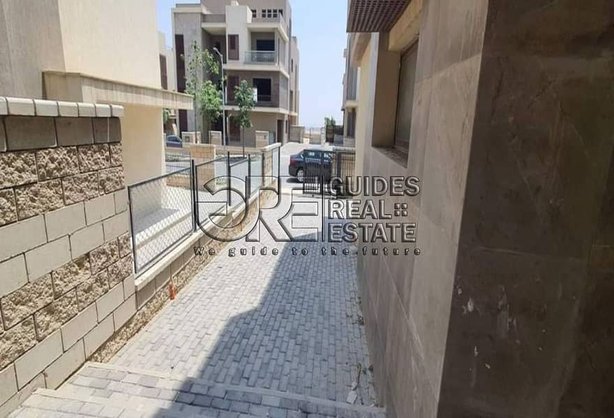 12 b3c57494-2d23-49dd-903a-872b2584cfaa. jpg