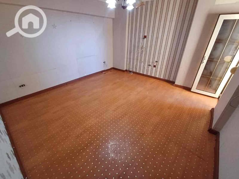 4 e9b28bae-964d-4351-bdd9-e69b203619af. jpg