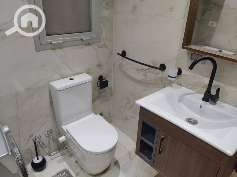 8 ffdd0f29-ec49-432a-8c6e-2094c0d502bb. jpg