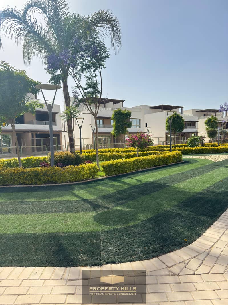 2 98f52f46-0fc8-4228-8ec6-5da40a1a1a90. jpg