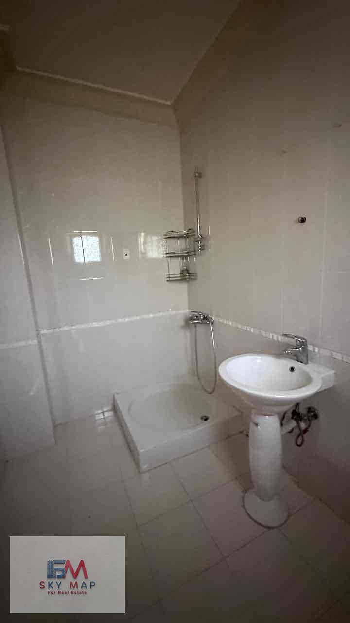 14 aae41d4d-d8f1-465f-badd-e58ba547fd72. jpg