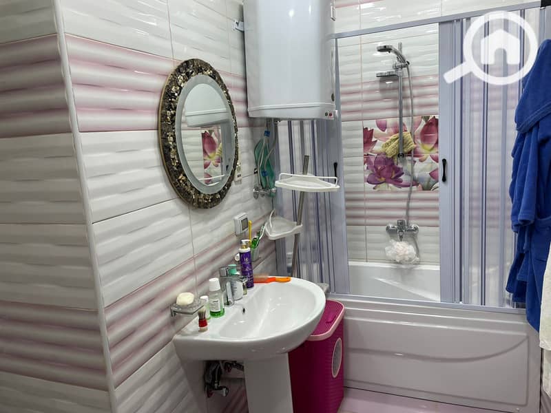 7 d763c716-b8ed-42f9-b2b9-5ff5de8ed135. jpg