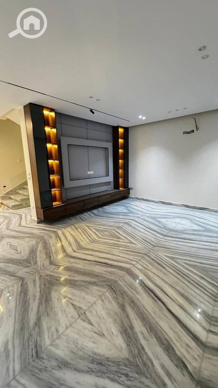 19 5983c556-c2c7-4e53-b190-60182a71f35f. jpeg