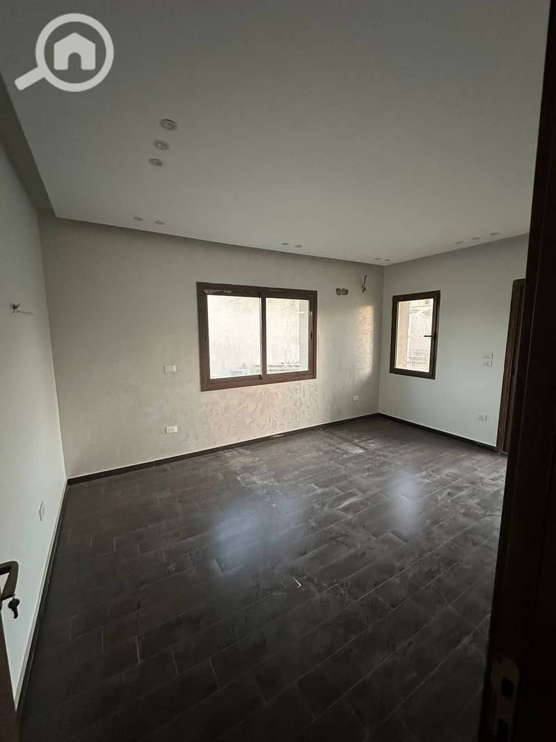 24 7845505b-1491-451f-9396-54f928ef26c6. jpeg