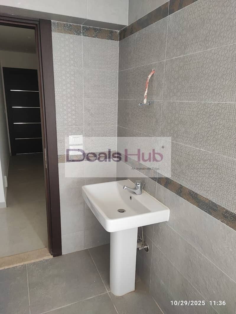 12 3c8f5af6-918b-4814-853c-959282d3d881. jpg