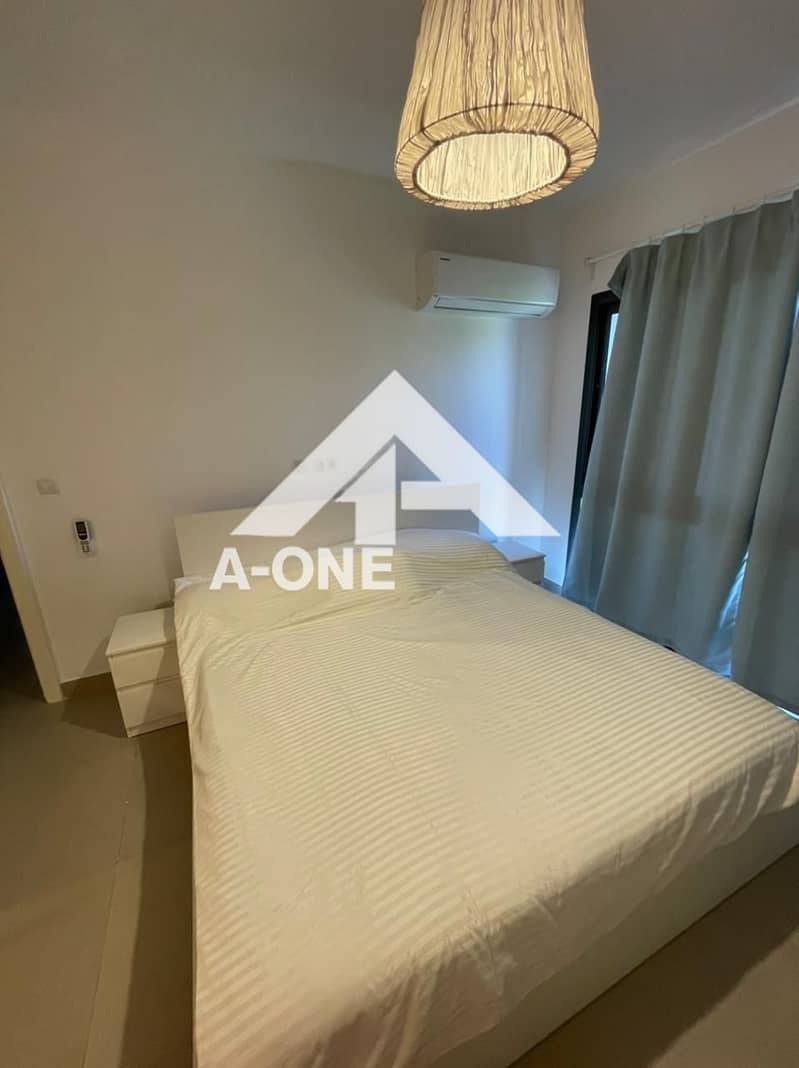 4 c7cfc3a8-90c1-4e45-a5e6-1e8f61be7b34. jpeg