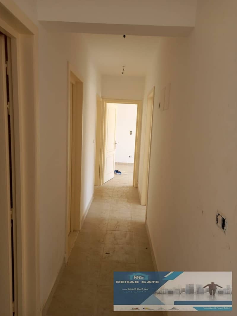 8 c4cdede2-ea46-4237-aa7c-3c7b3d62bd55. jpg