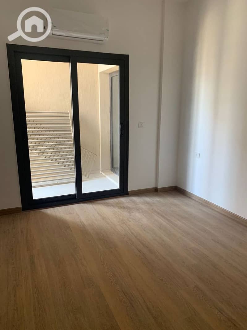 4 95a4bd1a-7922-46d8-962b-25f747d464b8. jpg