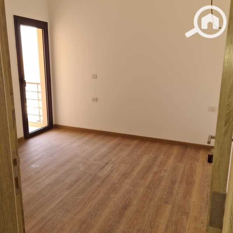 10 854d926f-f95a-428e-81b9-c050602d17c0. jpg