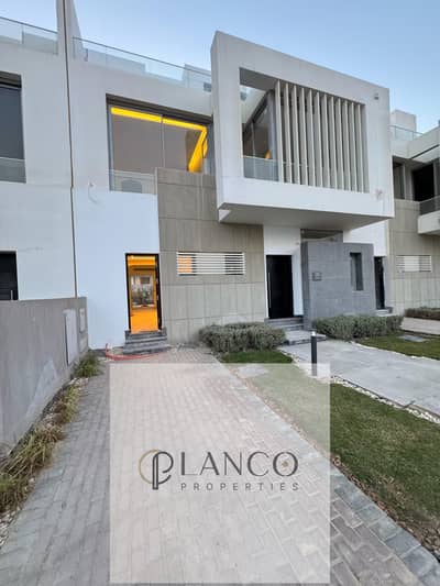 5 Bedroom Townhouse for Sale in 6th of October, Giza - 9ef0fcfc-77b1-4bee-a3d7-dc02a080e62d. jpg. jpg