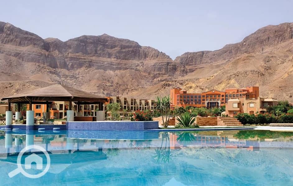 10 منتجع موڤنبيك السخنة. jpg