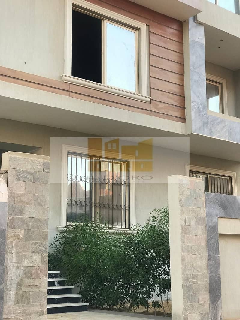 2 WhatsApp Image 2025-11-08 at 22.00. 17_1f2a626d. jpg