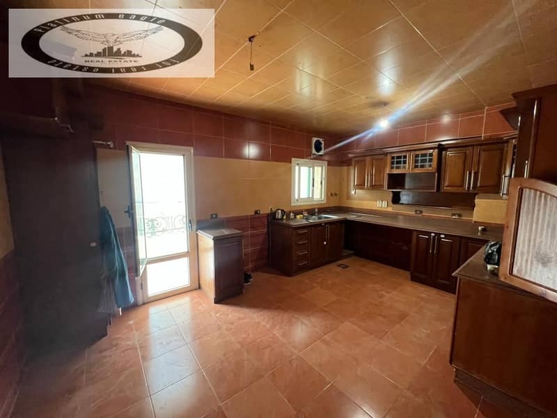 13 83e8fd88-7d2f-43b7-bc38-83526d7dab40. jpg