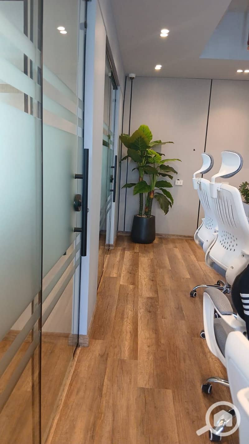 4 ce12bb02-7a21-4bd3-b3a9-dfacedfd787a. jpg