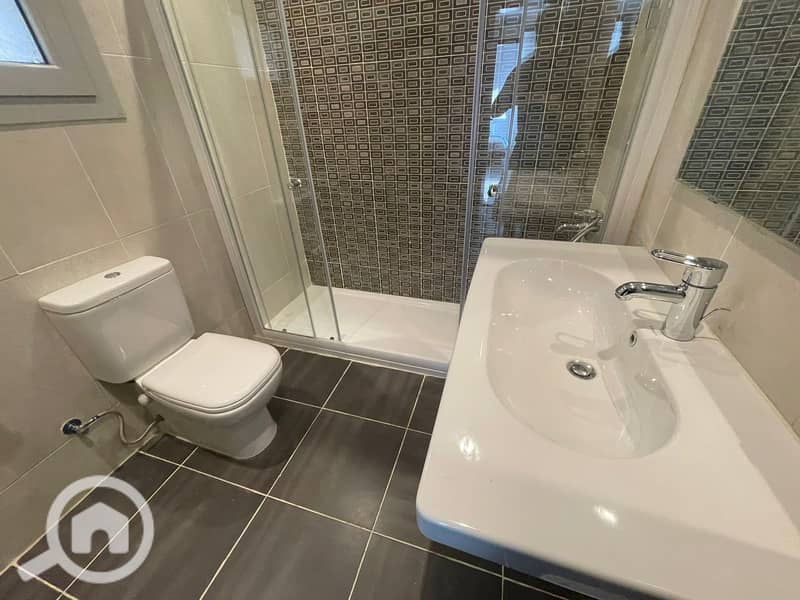 8 e5ddeafe-42c1-4d3a-b4e1-1b9260bb6757. jpg