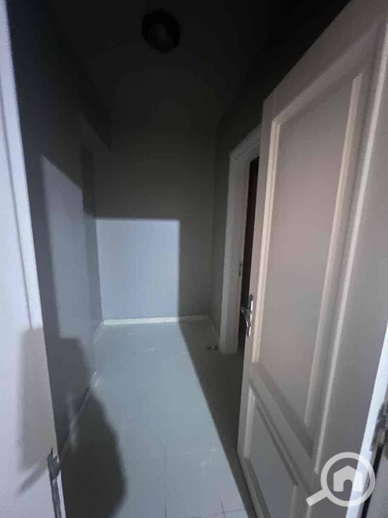 10 a8eb46d1-6a49-40f5-9ee7-d949d598bab4. jpg