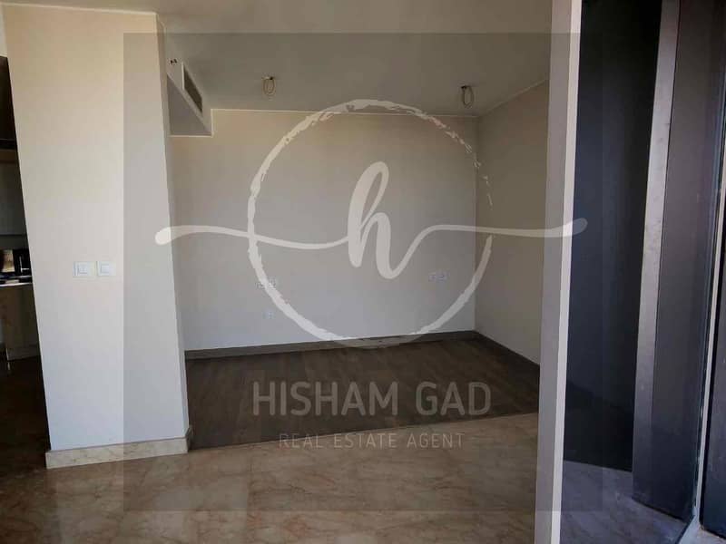 10 907d3bdb-1603-4e0f-a9d5-6fb1d1d2685a. jpg