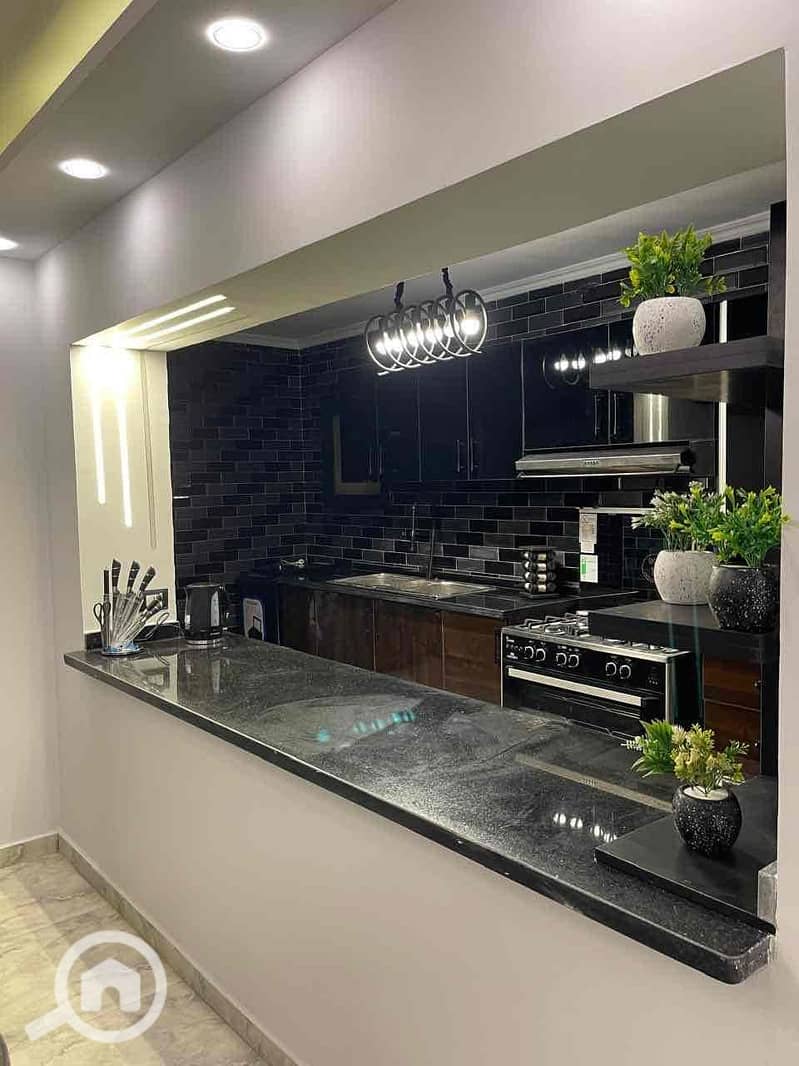 2 4afcc715-ac7e-4c6a-badd-feadf47d5fb3. jpg