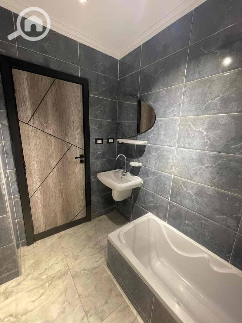 16 f46a3f5e-9cfd-44f3-822a-7a532ed0d05f. jpg