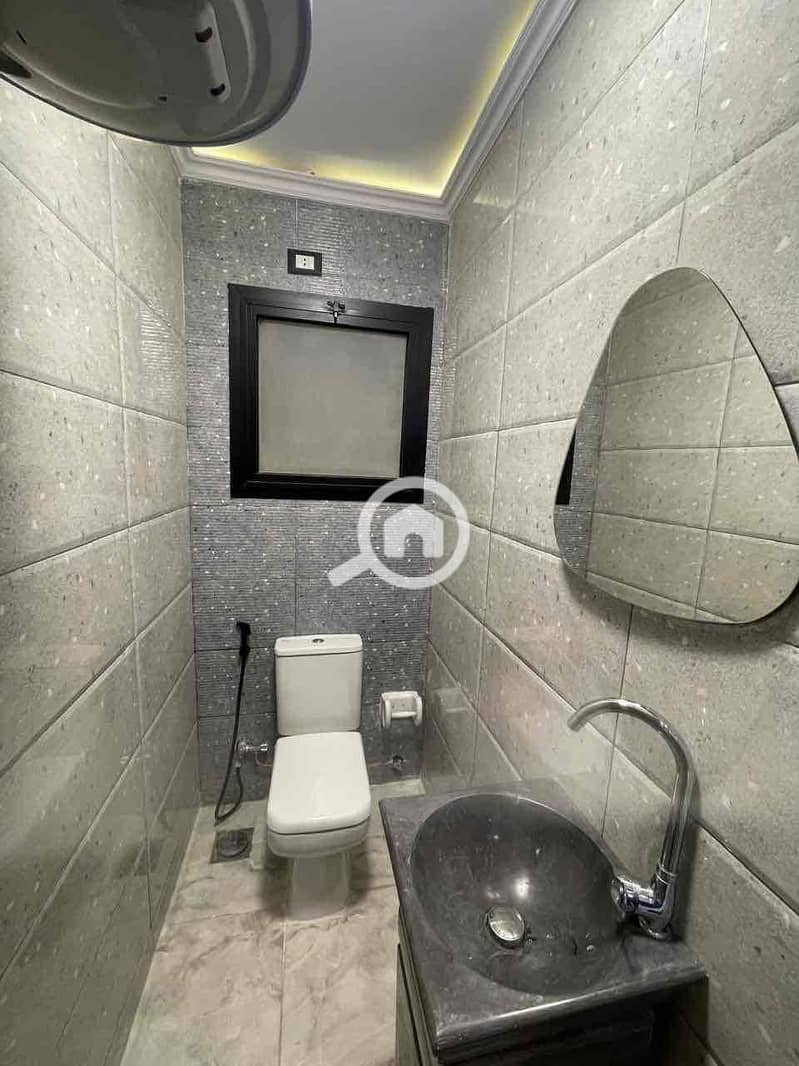 24 1913f211-d78c-45d0-9dc1-fd8b583208ea. jpg