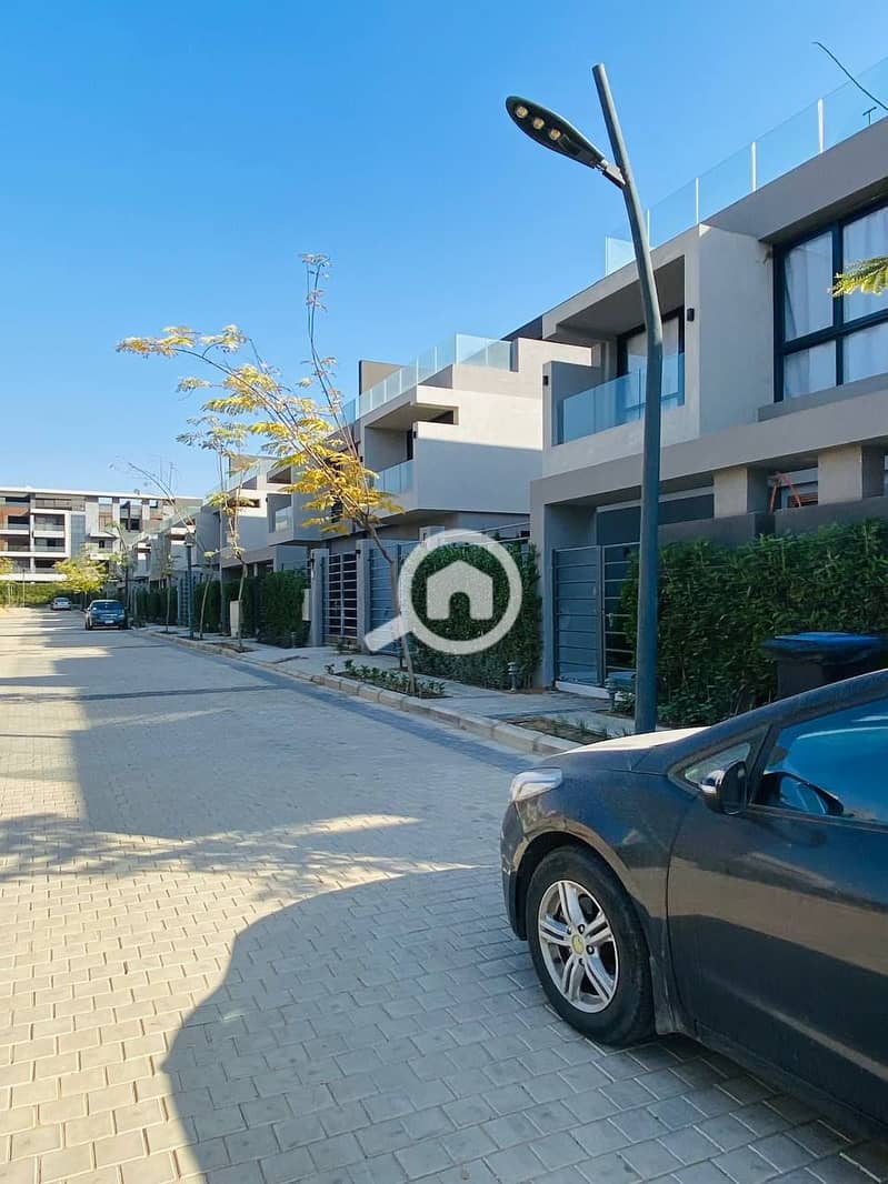 11 6019260742970228452_121. jpg