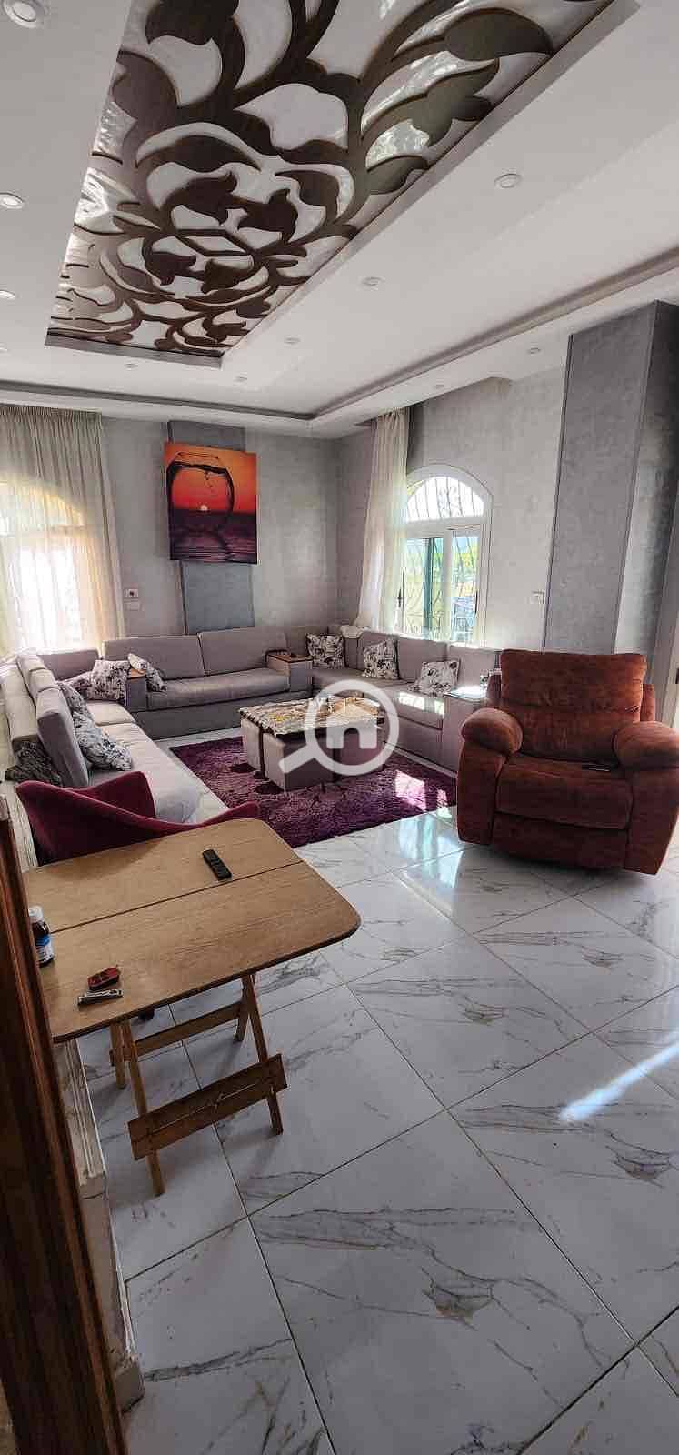 10 e8aab4f1-6eec-4fcb-a8f7-3d28565ef187. jpg