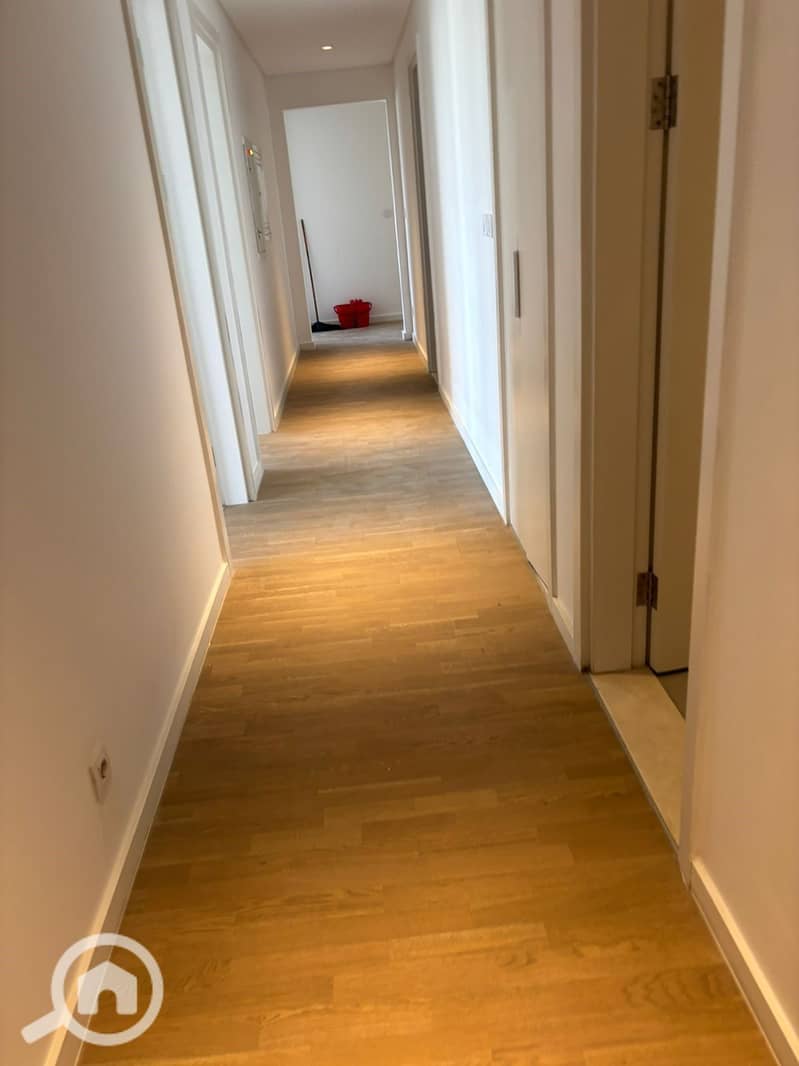 6 92904b6f-39a7-4b38-81fc-5f6bdefab60b. jpg