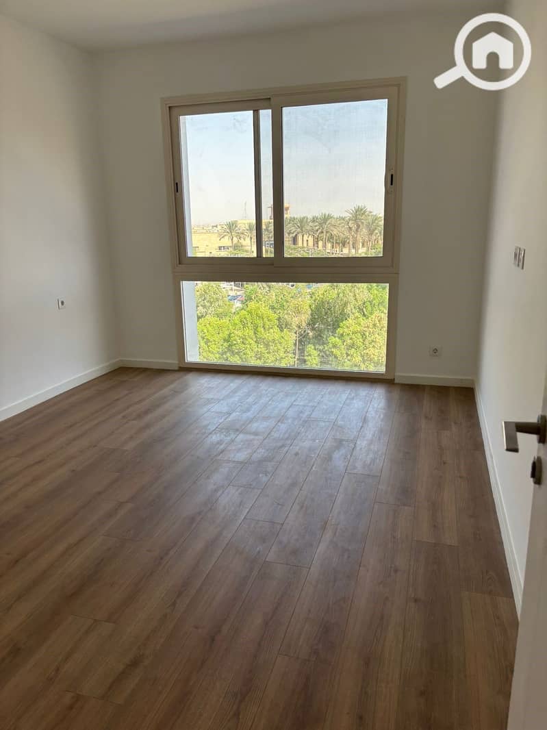 8 ca0e53e8-bbb9-408b-b89a-f8168e80ade2. jpg