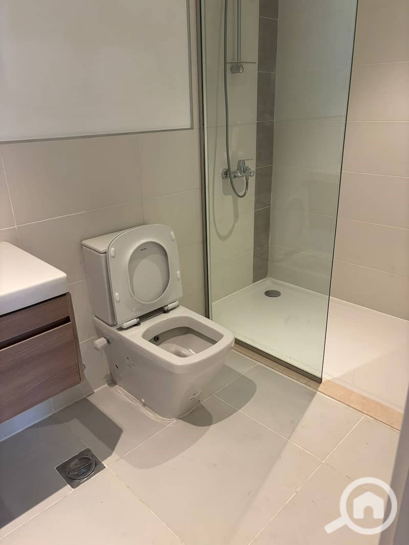 12 3f663e1c-0d9c-4eb1-b363-30a34f17f8da. jpg