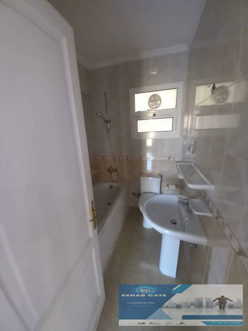 7 139c5696-19e0-4cce-a17f-a46c8b45881d. jpg