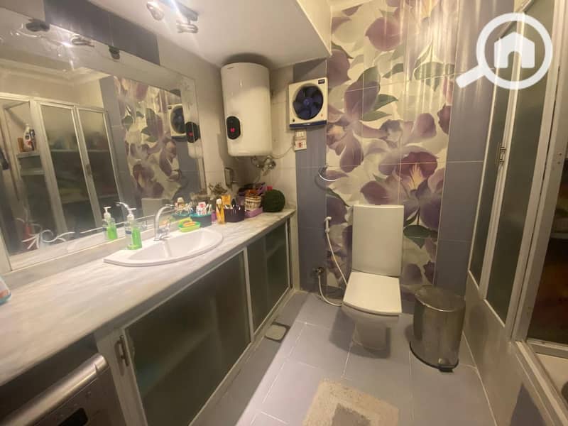 12 1f4c2494-a4e2-4352-9d25-f857d55b3de4. jpg