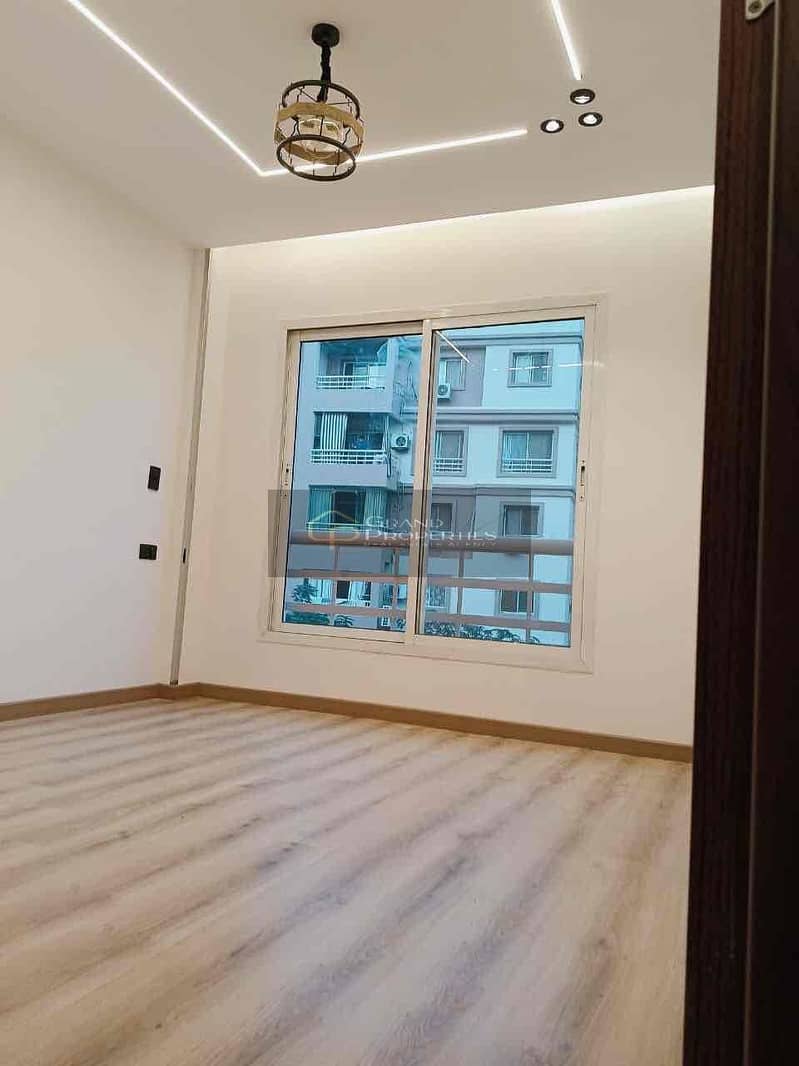 4 84d9fb98-5921-4e7f-9ee2-408bc6bd0877. jpg