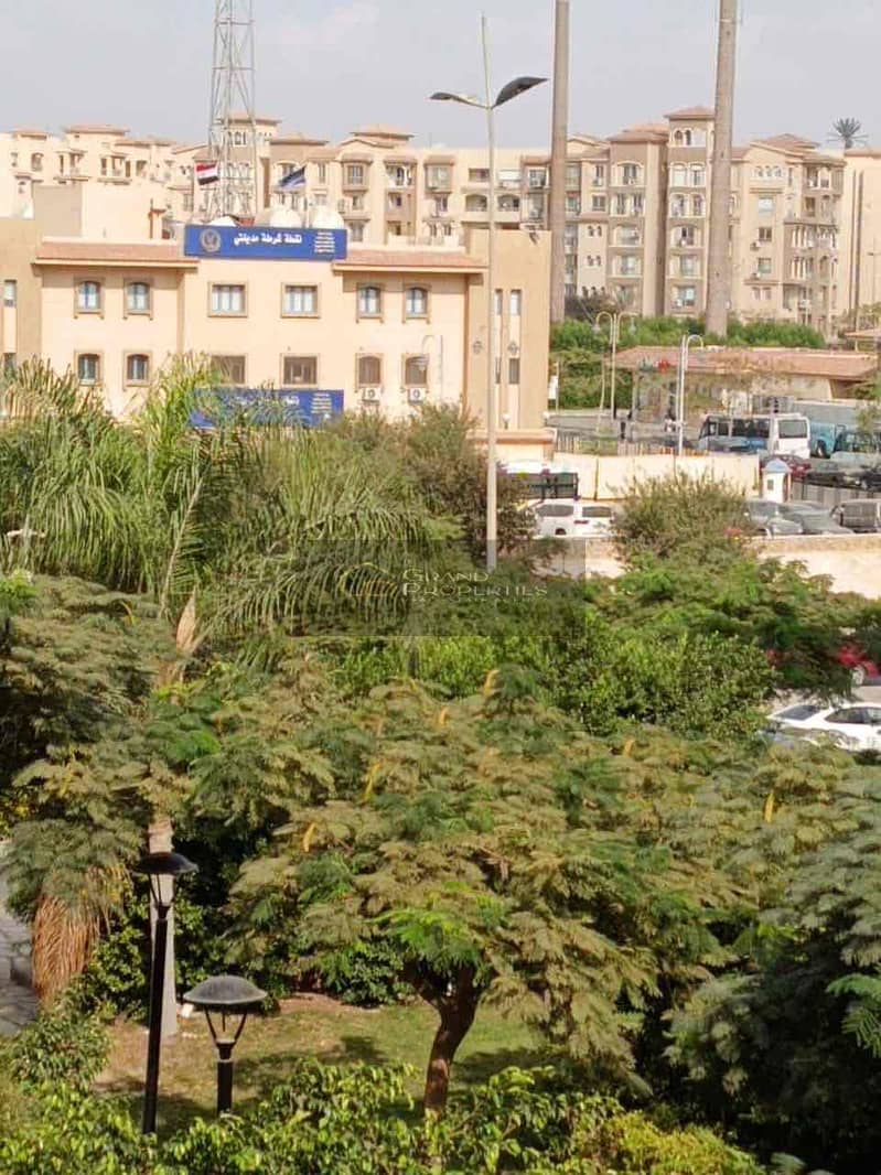 5 9833324c-94d0-41b6-9cfa-e3eed63cc25a. jpg