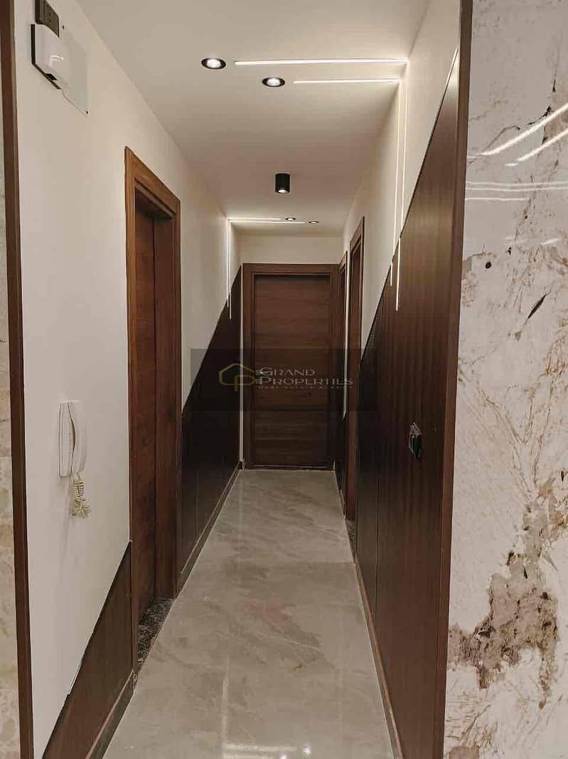 10 18ef57ae-370e-4a87-b0c7-be59c32ea937. jpg