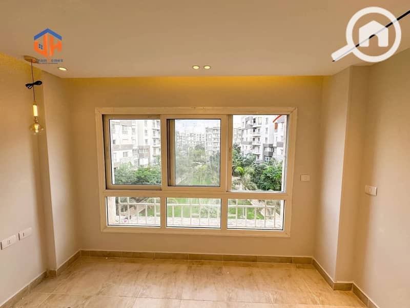 12 db8b5582-4d42-42ae-b757-56599165099d. jpeg