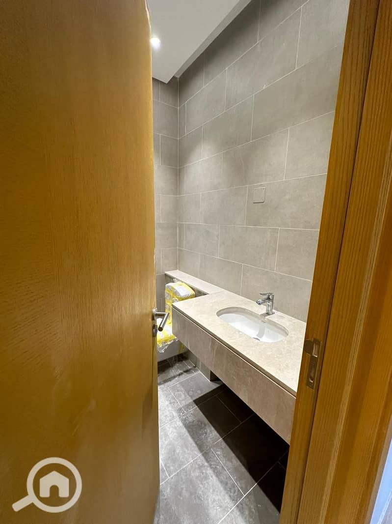 4 WhatsApp Image 2024-10-15 at 20.12. 27_4d9ff3fc. jpg