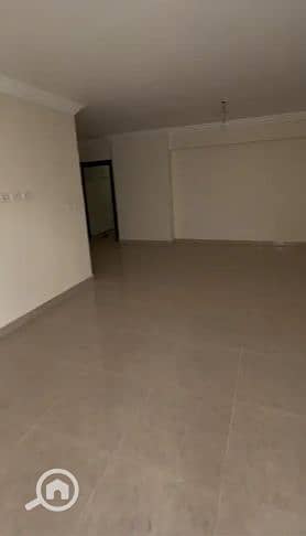 شقة 3 غرف نوم للايجار في رشدي، الإسكندرية - 454554545. png