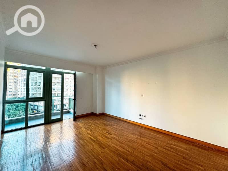 12 b56a3e98-bfce-411b-8b8f-51f8f1a99866. jpeg