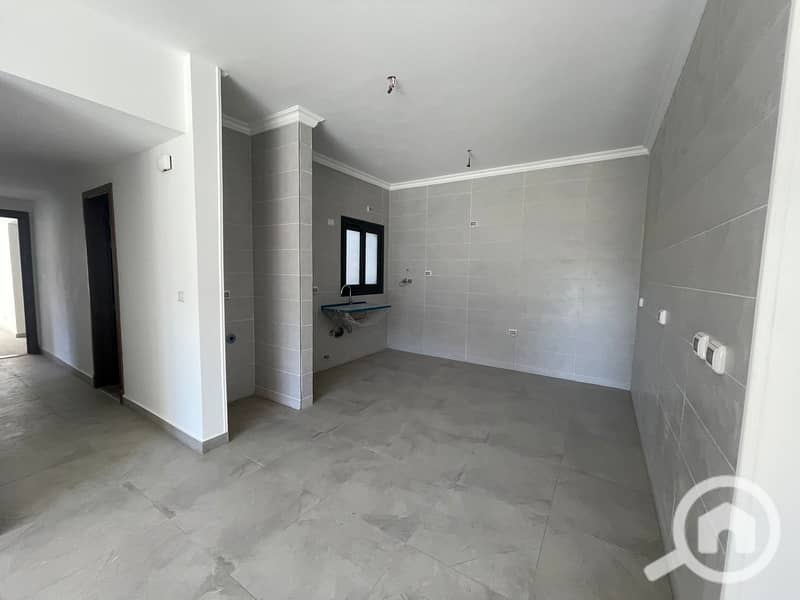 2 2b8f43e6-7d3d-4df2-a013-a5fc1b9a9b5e. jpeg