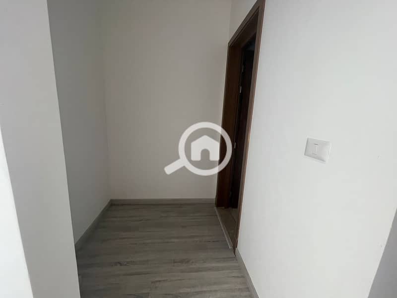 9 225ed395-bbd0-4d02-8a00-97b49f27fde3. jpeg