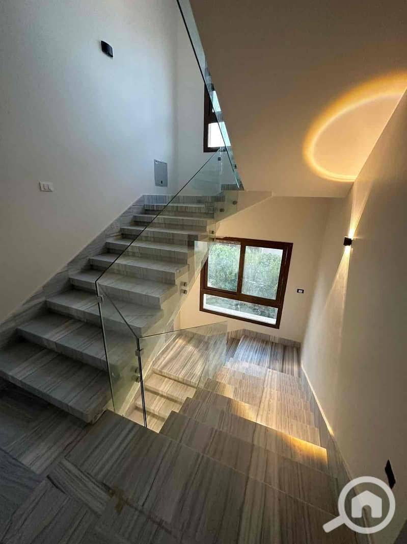 6 9f169661-f6d3-43e7-8539-2d7ed3407a60. jpg