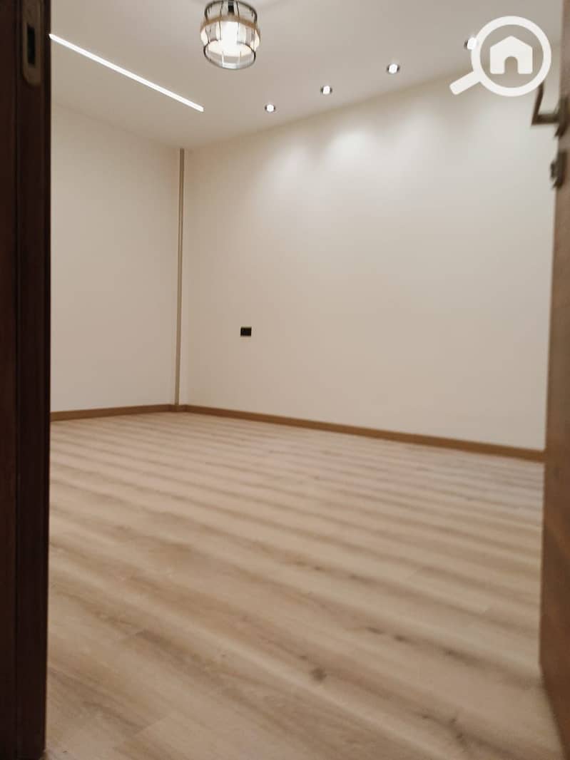 10 59596e0d-3bec-4a1d-ab1e-a34ac8e1cd77. jpg