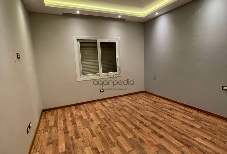 8 e6aae835-b663-41c6-8d54-921b7c6c3fe4. jpg