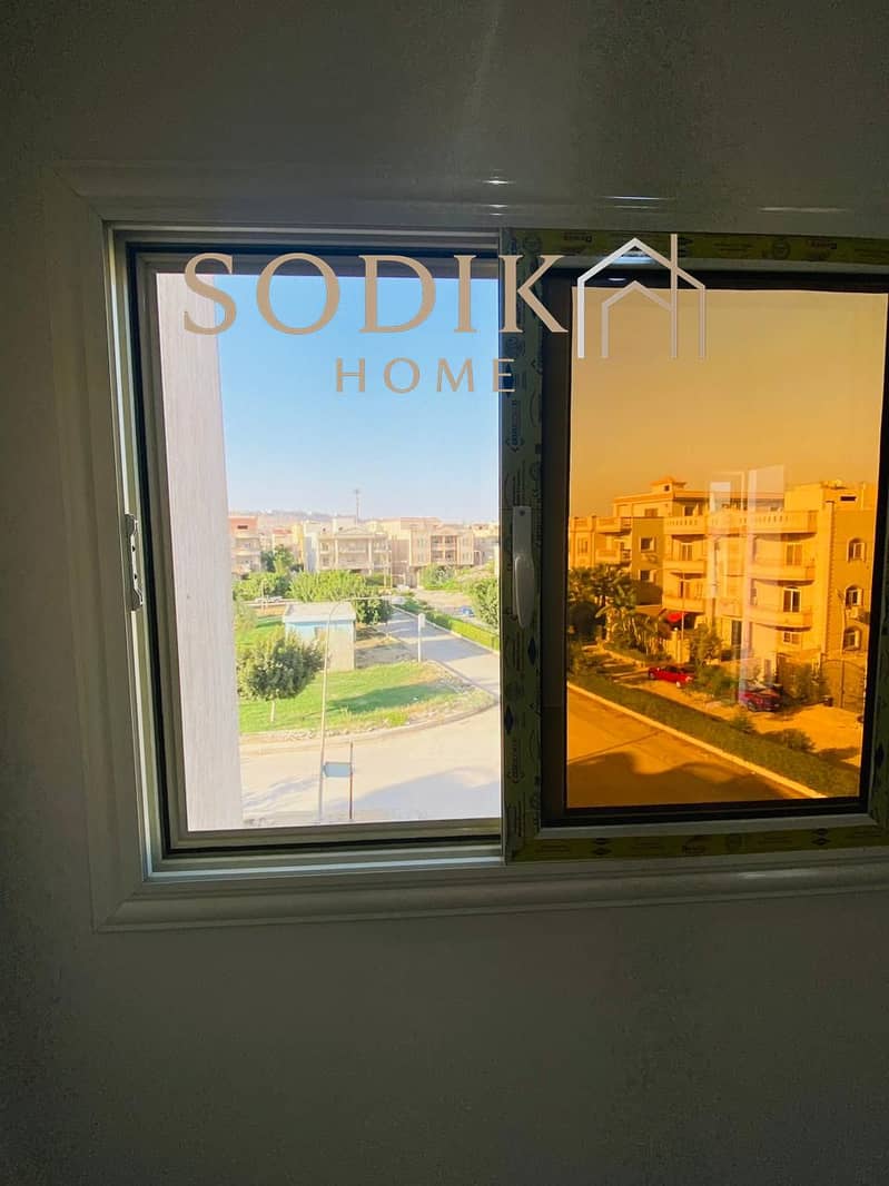 12 b28f66d4-7d2f-4c2c-b5ba-e42cf68a09a9. jpg