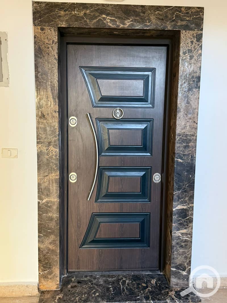 9 e5443a2e-6af7-456e-b7d9-67f1f69397b1. jpg